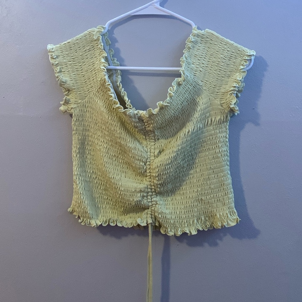 Yellow ruffled crop top, from rue21 in size XL